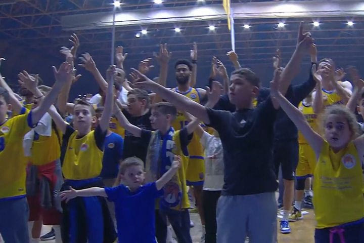 Περιστέρι bwin – Βόννη: Το τρελό πάρτι και η απαίτηση για πρόκριση στο Final Four από τους φιλάθλους των γηπεδούχων