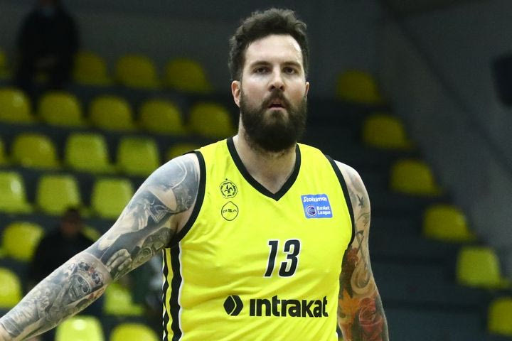 Ο Μαυροειδής και η πλάκα που έπαθε ο Ραντούλιτσα στην OPAP Arena: “Μόνο ΑΕΚ, μπράτε”