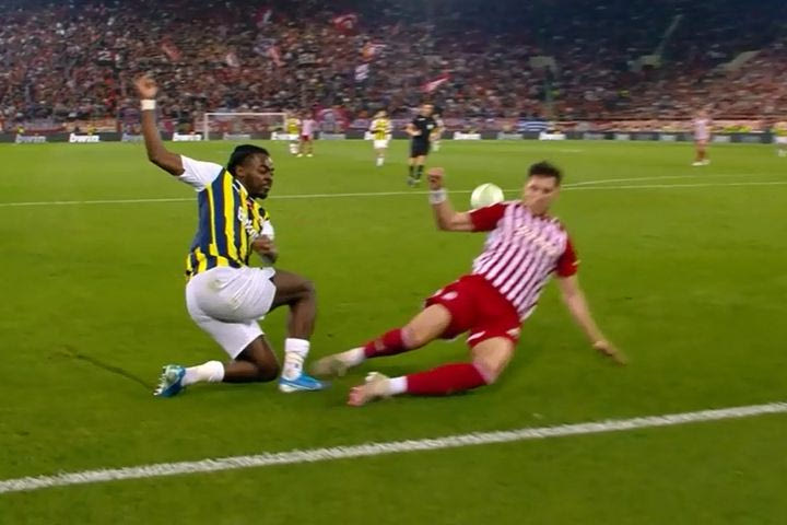 Ο Τάντιτς από την άσπρη βούλα μείωσε σε 3-1 για τη Φενέρμπαχτσε
