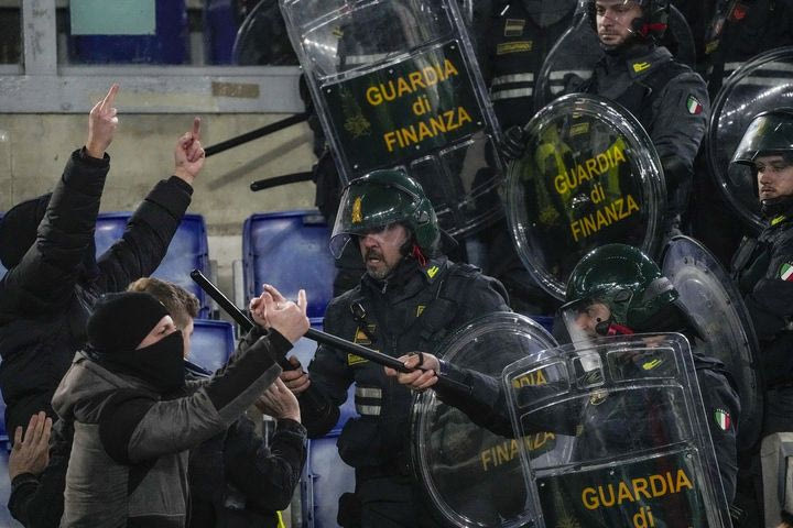 Ρόμα – Λάτσιο: Συμπλοκές οπαδών έξω από το “Ολίμπικο” αρκετές ώρες πριν από το ντέρμπι