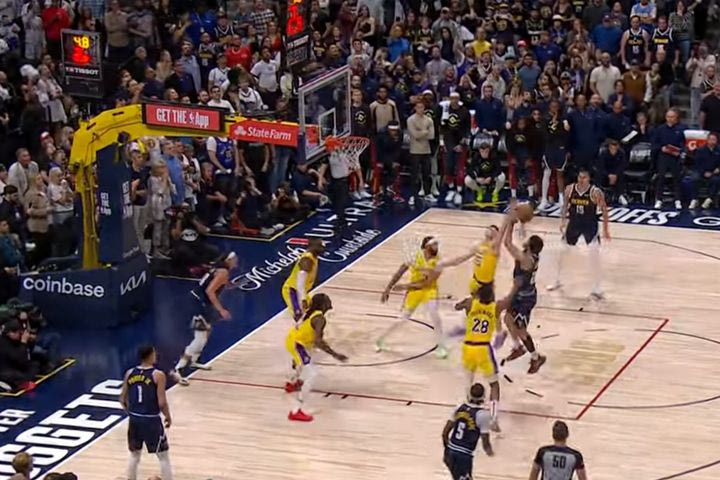 NBA: Το νικητήριο καλάθι του Μάρεϊ κόντρα στους Λέικερς, που έστειλε τους Νάγκετς στον 2ο γύρο και το Λ.Α στο σπίτι του