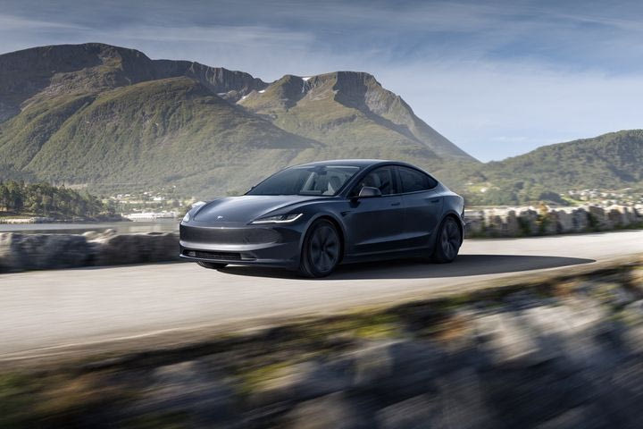 Ακόμα πιο φτηνό το Tesla Model 3 – Μείωση 2.000 ευρώ στην τιμή του