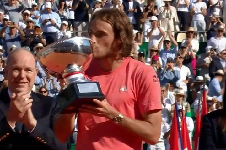 Στέφανος Τσιτσιπάς: Η απονομή του τροπαίου στον Έλληνα πρωταθλητή