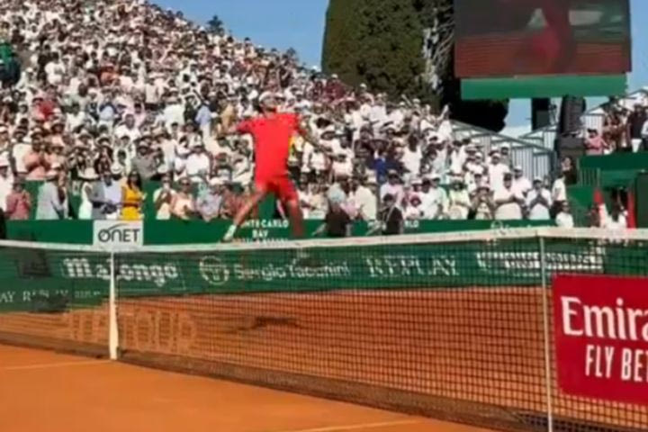 Τσιτσιπάς: Ο ποδοσφαιρικός πανηγυρισμός μετά τη νίκη επί του Ρουντ