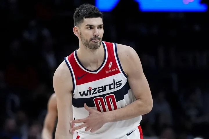 NBA: Νέα σπουδαία εμφάνιση του Τρίσταν Βούκτσεβιτς, νίκη των Γουίζαρντς επί των Σίξερς με 119-114