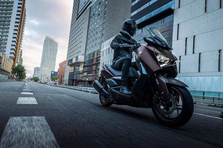 Η Yamaha κάνει δώρο 200 έως 700 ευρώ σε αξεσουάρ για τα XMAX 125/300 και Tenere 700