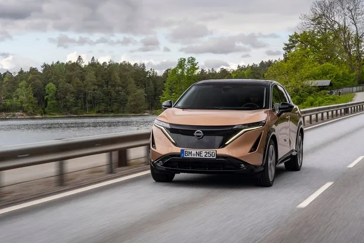 H Nissan προσφέρει το ηλεκτρικό SUV Ariya με 8.000 ευρώ έκπτωση