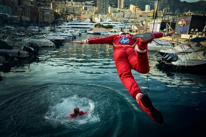 Red Bull σε Ferrari: “Θα μπορούσατε να είχατε δανειστεί την πισίνα μας”