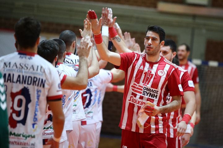 Κανδύλας: “Με τον κόσμο μας στη ρεβάνς θα μπορέσουμε να πανηγυρίσουμε τον πρώτο ευρωπαϊκό τίτλο στην ιστορία του Ολυμπιακού στο χάντμπολ”