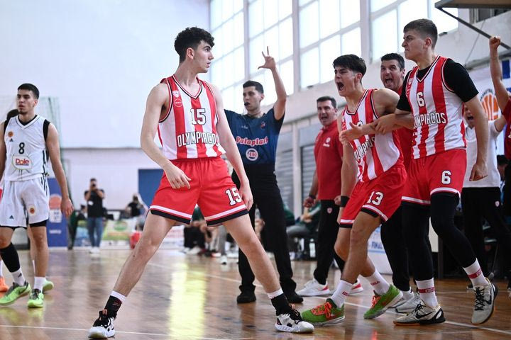 Πρωταθλητές Ελλάδας οι έφηβοι του Ολυμπιακού, 75-45 τον Παναθηναϊκό