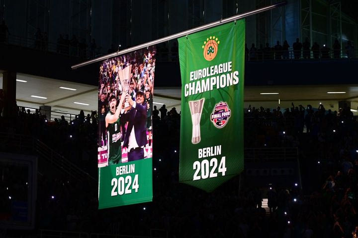 Παναθηναϊκός AKTOR: Στον ουρανό του ΟΑΚΑ το banner για το 7ο ευρωπαϊκό με Σλούκα – Αταμάν να σηκώνουν το τρόπαιο