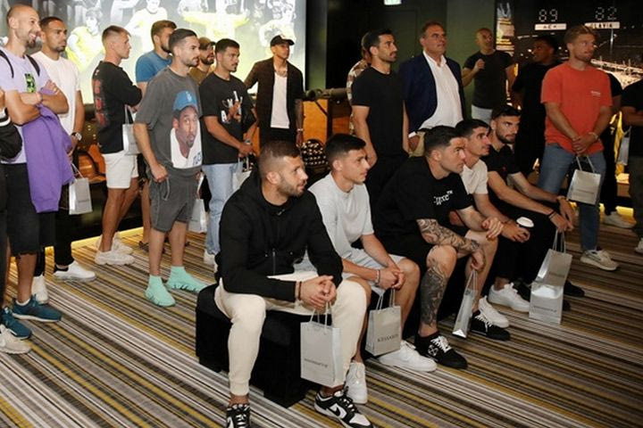 ΑΕΚ: Σύσσωμο το ποδοσφαιρικό τμήμα επισκέφτηκε το Μουσείο Ιστορίας της ομάδας