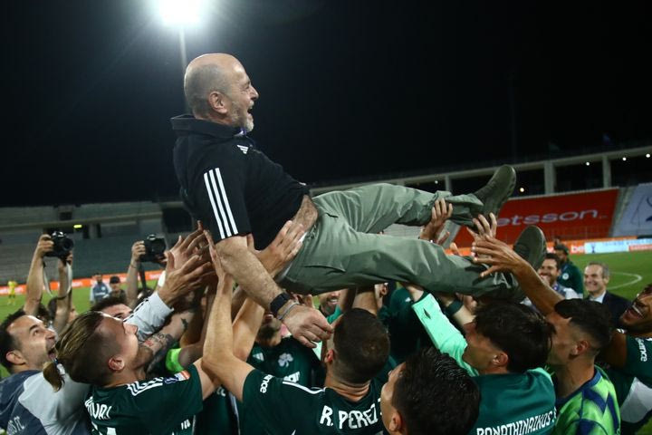 Κύπελλο Ελλάδας Betsson: Οι παίκτες του Παναθηναϊκού πέταξαν τον Αλαφούζο στα ουράνια