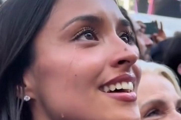 Λεκλέρ: Η συγκίνηση και τα δάκρυα χαράς της συντρόφου του τη στιγμή της απονομής