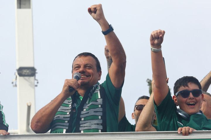 Ο Εργκίν Αταμάν στον κόσμο του Παναθηναϊκού: “Θέλατε το έβδομο αστέρι, το έβδομο αστέρι είναι εδώ”