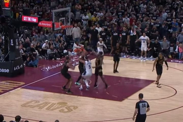 NBA: Ο Μπανκέρο τα έβαλε με τρεις και κάρφωσε εντυπωσιακά για να βρεθεί στην κορυφή του Top-5