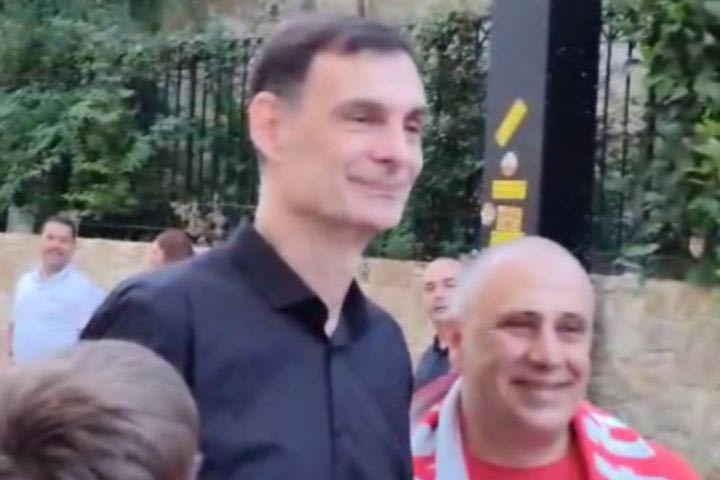 Ολυμπιακός – Φιορεντίνα: Ο Γιώργος Μπαρτζώκας στην OPAP Arena μέσα σε αποθέωση από τους φίλους των ερυθρόλευκων