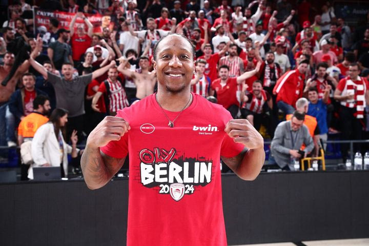 Ολυμπιακός: Ο Αϊζέια Κάναν πόσταρε το εντυπωσιακό εικαστικό του SPORT24 για την πρόκριση στο Final Four