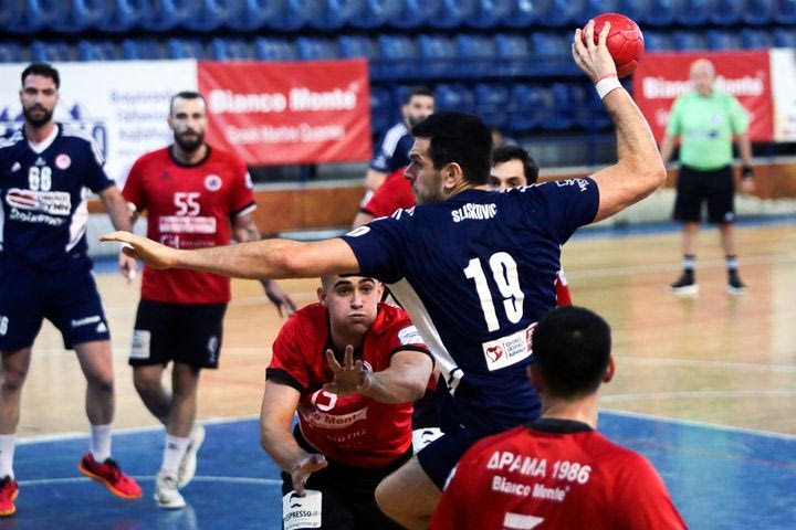 Δράμα – Ολυμπιακός 20-26: Οι ερυθρόλευκοι άφησαν πίσω τον χαμένο ευρωπαϊκό τίτλο και προκρίθηκαν στους τελικούς της Handball Premier