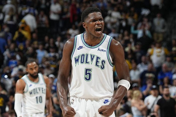 NBA: Ο Έντουαρντς άγγιξε τη 40άρα και οι Τίμπεργουλβς λύγισαν τους Σέλτικς του 40άρη Μπράουν