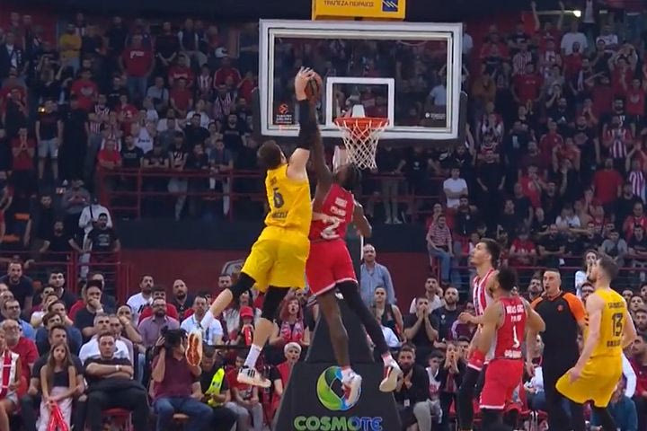 EuroLeague: Οι εκρηκτικές τάπες των Ράιτ και Καλαϊτζάκη στις πρώτες θέσεις του Top-10 του Απριλίου