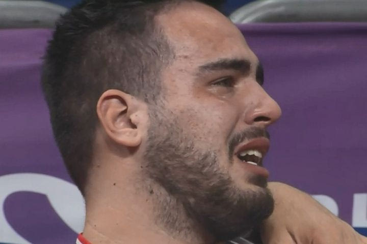 Final Four 2024: Τα δάκρυα του απαρηγόρητου φίλου του Ολυμπιακού