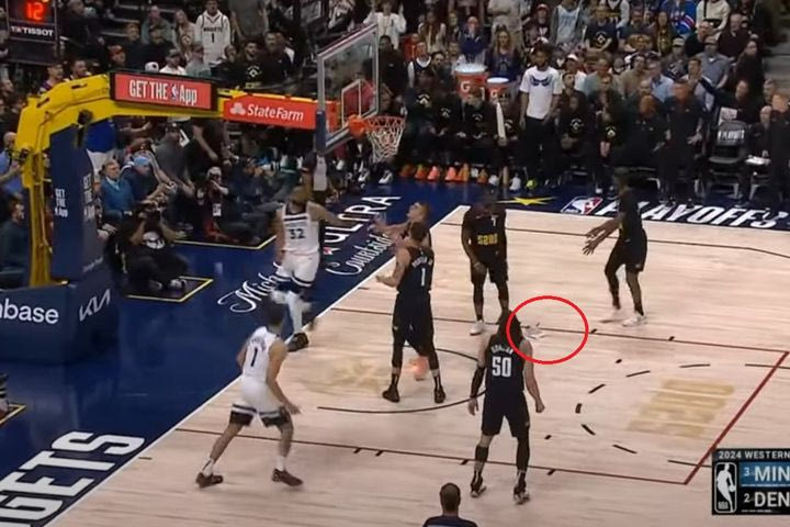 NBA: Ο Τζαμάλ Μάρεϊ πέταξε αντικείμενο στο γήπεδο για να διαμαρτυρηθεί την ώρα του αγώνα των Νάγκετς με τους Τίμπεργουλβς
