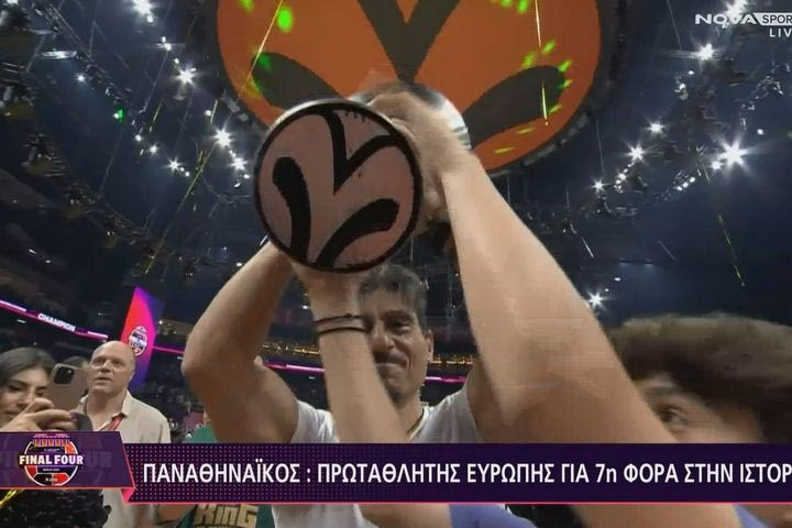 Final Four 2024, Παναθηναϊκός AKTOR: Ο Δημήτρης Γιαννακόπουλος σήκωσε το τρόπαιο μαζί με τον γιο του, Παύλο