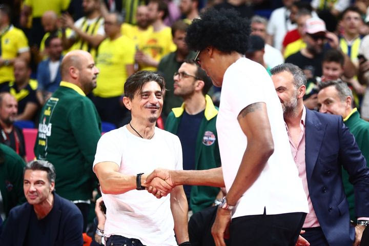 Final Four 2024: Η χειραψία του Γιαννακόπουλου με Γιάννη Αντετοκούνμπο και Σκότι Πίπεν