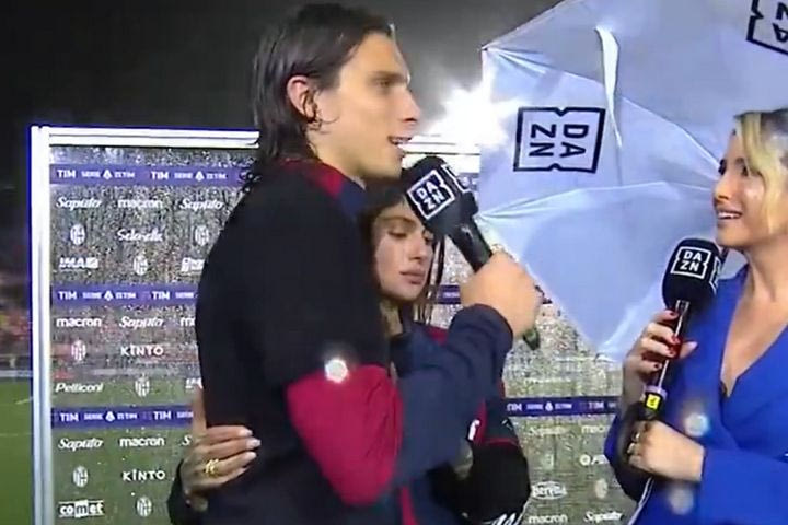 Μπολόνια: Η σύντροφος του Καλαφιόρι ένιωσε “απειλή” από την αθλητικογράφο και μπούκαρε στην συνέντευξη