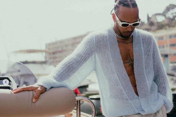 Χάμιλτον: Τράβηξε όλα τα βλέμματα πάνω του με το ντύσιμό του πριν από το GP στο Μονακό