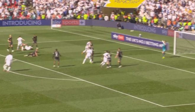 Το σουτ του Τζέιμς που σταμάτησε στο οριζόντιο δοκάρι