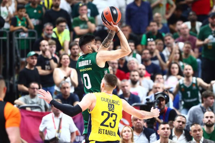 Final Four 2024, Παναθηναϊκός AKTOR – Φενέρμπαχτσε: Το τεράστιο τρίποντο του Καλαϊτζάκη που “έκοψε” τα πόδια της Φενέρ