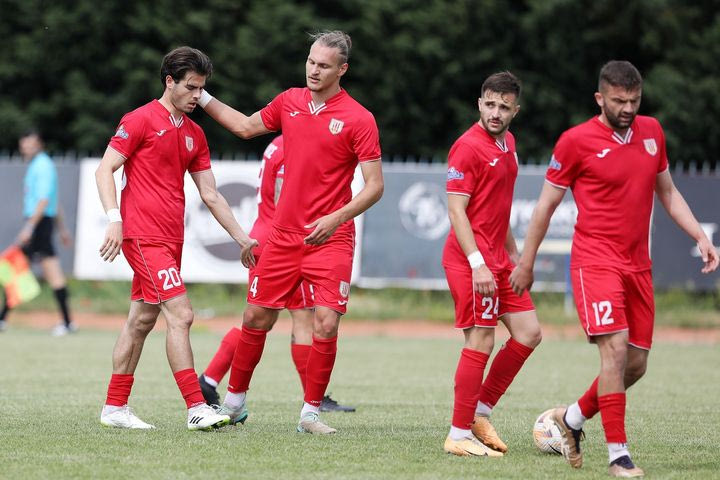 Super League 2: Ο Καμπανιακός νίκησε την Κοζάνη με γκολ στο 92′ και την έριξε στη Γ’ Εθνική, ζωντανή για την παραμονή η Αναγέννηση Καρδίτσας