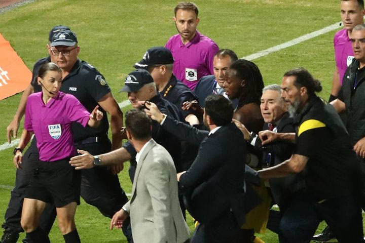 Θέμα στην Equipe η Φραπάρ: “Δέχτηκε επίθεση από τον πρόεδρο του Άρη”