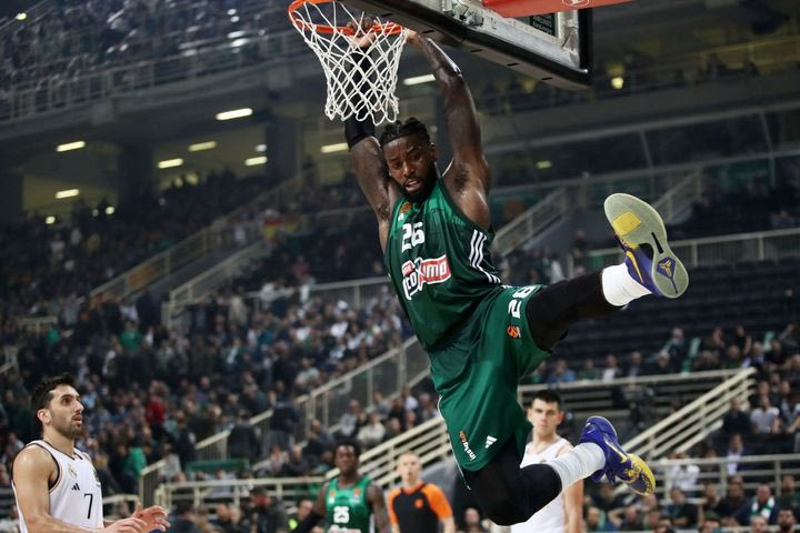 EuroLeague: Ο Λεσόρ την πτήση της σεζόν με θύμα τον Πουαριέ
