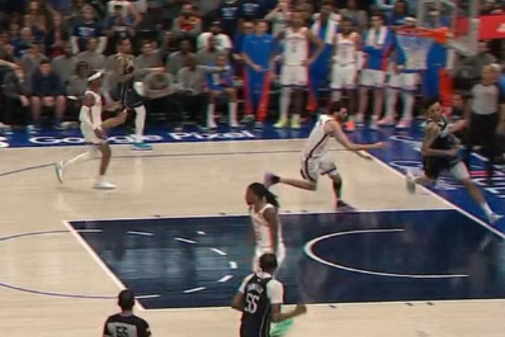 NBA: Ο Χόλμγκρεν πήρε στο κυνήγι τον Λάιβλι για να του κάνει φάουλ και να τον στείλει στις βολές