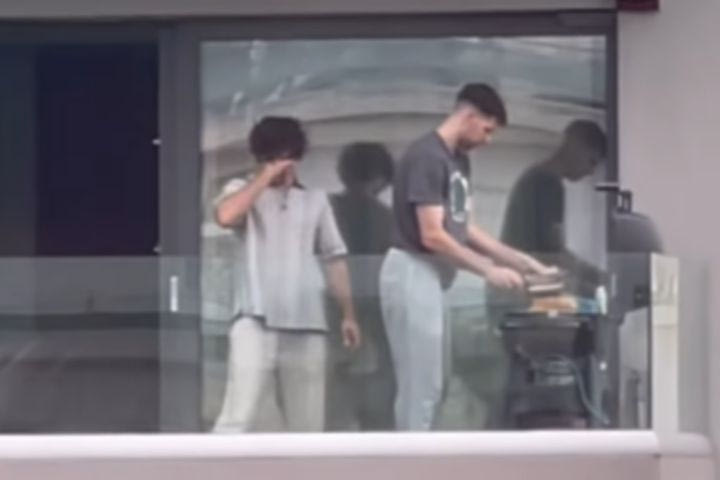 Ο Πρίντεζης “συνέλαβε” τον Λούντζη σε ρόλο ψήστη και τον αποθέωσε