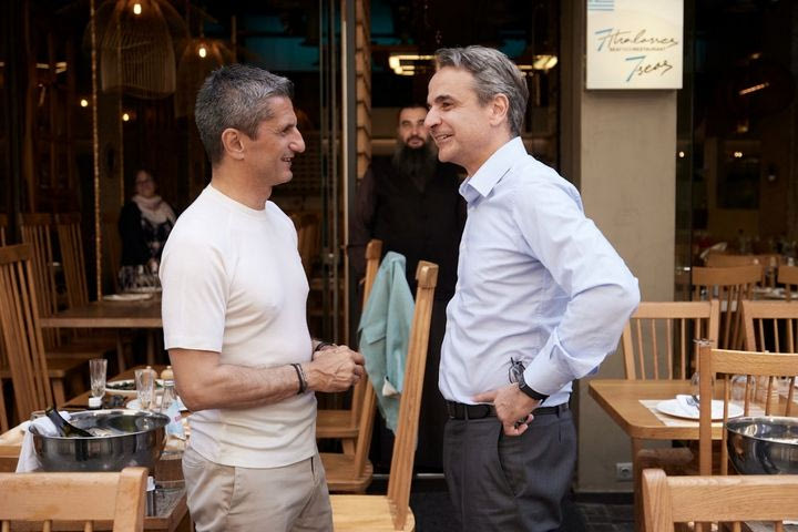Η τυχαία συνάντηση Μητσοτάκη – Λουτσέσκου και τα συγχαρητήρια του πρωθυπουργού για το πρωτάθλημα