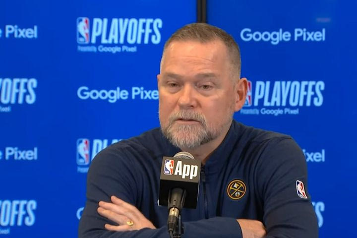 NBA, Μάικ Μαλόουν σε δημοσιογράφο: “Γ@μ@ το γεγονός ότι χάσαμε διαφορά 20 πόντων, το δύσκολο είναι ότι τελείωσε η σεζόν”