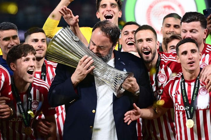 Τα χρόνια πολλά του Footmercato στον Ολυμπιακό και η αποθέωση στον Βαγγέλη Μαρινάκη