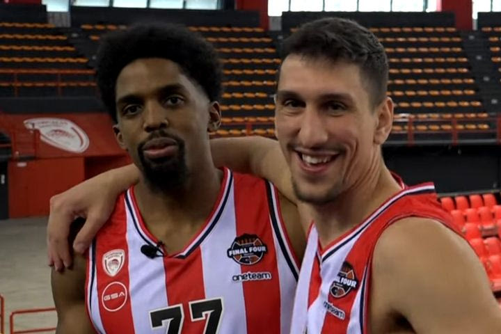 Final Four 2024, Ολυμπιακός: Η αποθέωση του ΜακΚίσικ στον Λαρεντζάκη και το αστείο του Κάναν για τον φροντιστή της ομάδας