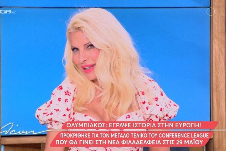 Μενεγάκη: Ξεκίνησε με τον ύμνο του Ολυμπιακού την εκπομπή και αποθέωσε τον Μαρινάκη