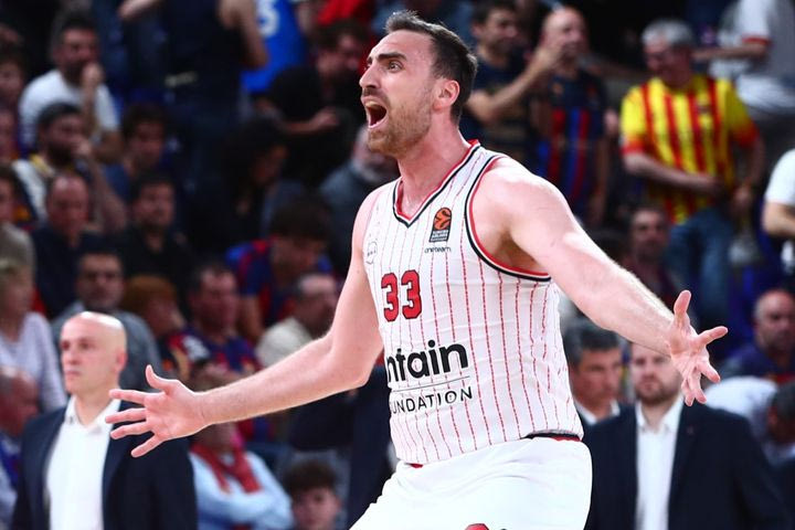 Μιλουτίνοβ: “Ιδρώτας, αίμα, δάκρυα, χαμόγελα, λύπη, χαρά, τα περάσαμε όλα”