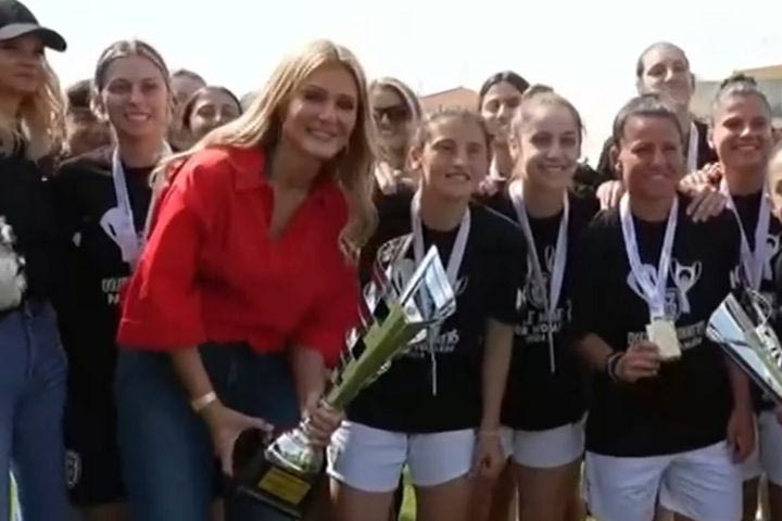 Ποδόσφαιρο γυναικών: Η Νατάσα Θεοδωρίδου γιόρτασε με τον αδερφό της και προπονητή του ΠΑΟΚ την κατάκτηση του πρωταθλήματος