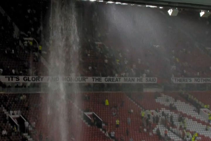 Άνοιξαν οι ουρανοί στο Μάντσεστερ: Το Old Trafford έχει πλέον και τον δικό του… καταρράκτη