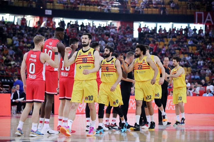 Ολυμπιακός – Μπαρτσελόνα: Το ΣΕΦ αποδοκίμασε τον ύμνο της EuroLeague