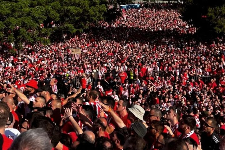 Ολυμπιακός – Φιορεντίνα: Η εκπληκτική εικόνα με τους χιλιάδες οπαδούς των ερυθρολεύκων στο ΣΕΦ