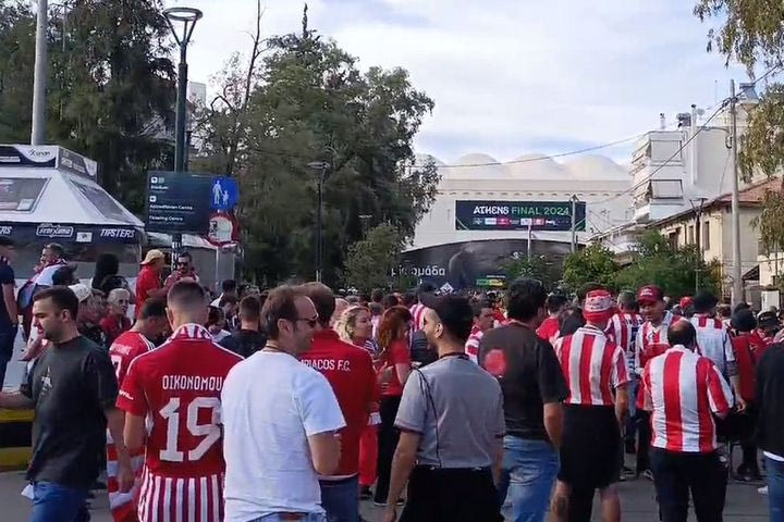 Ολυμπιακός – Φιορεντίνα: Οπαδοί των ερυθρολεύκων κατέφτασαν στην OPAP Arena