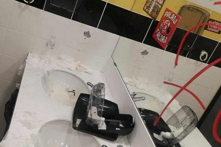 Ολυμπιακός – Φιορεντίνα: Βανδαλισμοί στο εσωτερικό της OPAP Arena από οπαδούς των ερυθρόλευκων